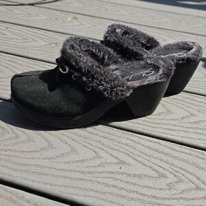 Skechers Black Mules & Clogs with Textured Design